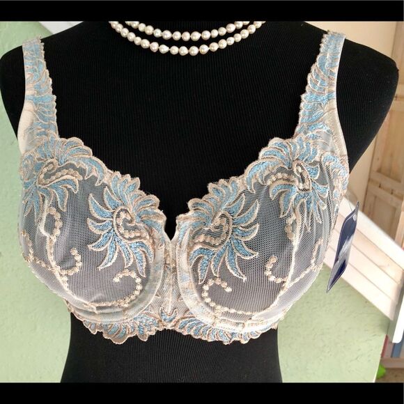 NWT  beautiful bra by Lunaire in 32D - Picture 1 of 3